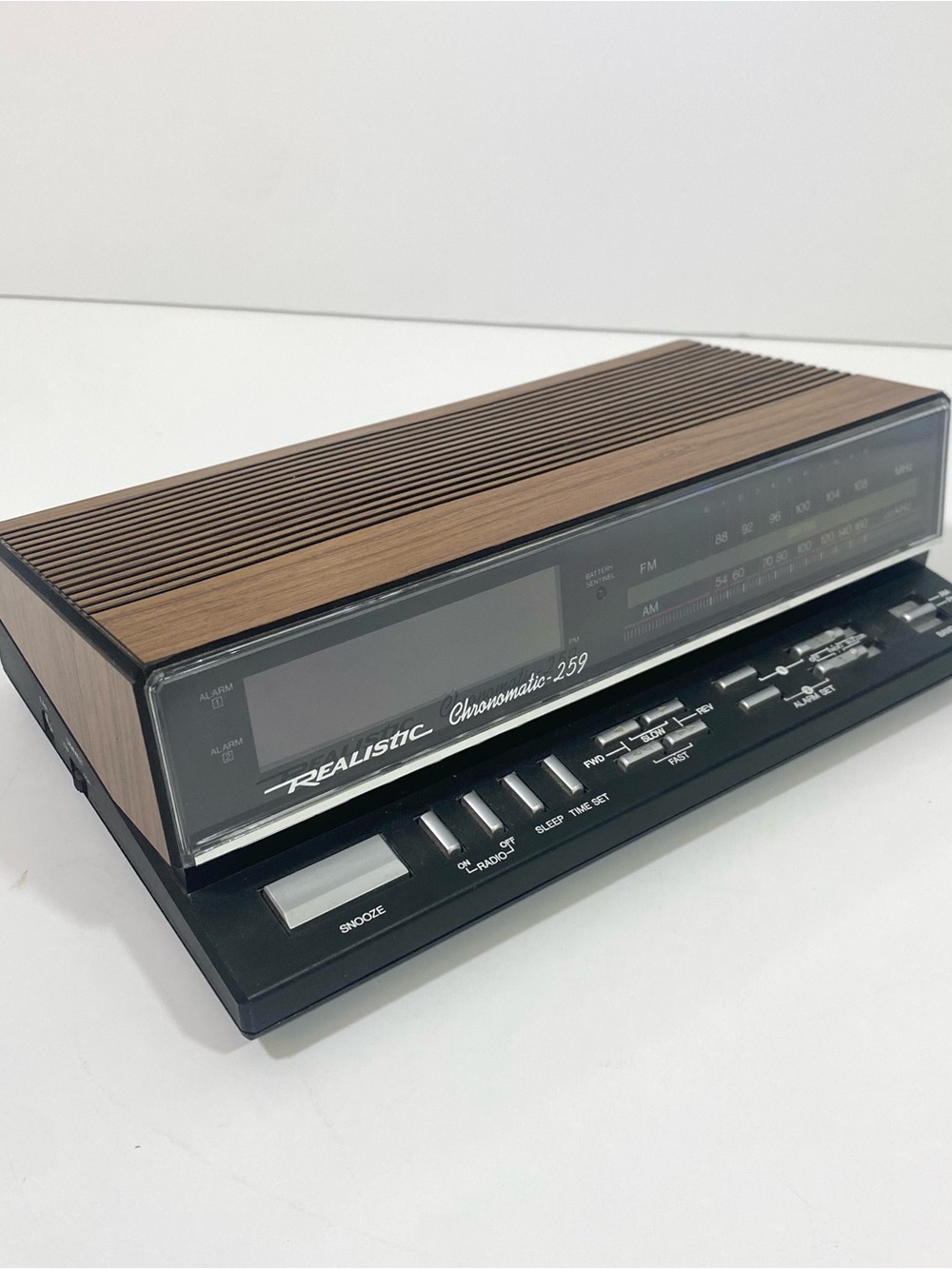 Vintage 80’s Realistic Chronomatic 259 AM/FM Alarm Clock Radio Woodgrain